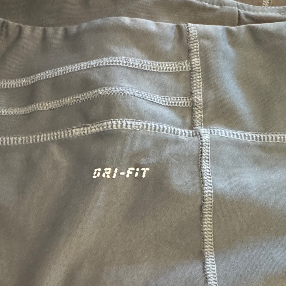 Nike Black Cropped Performance Capris - Picture 10 of 10